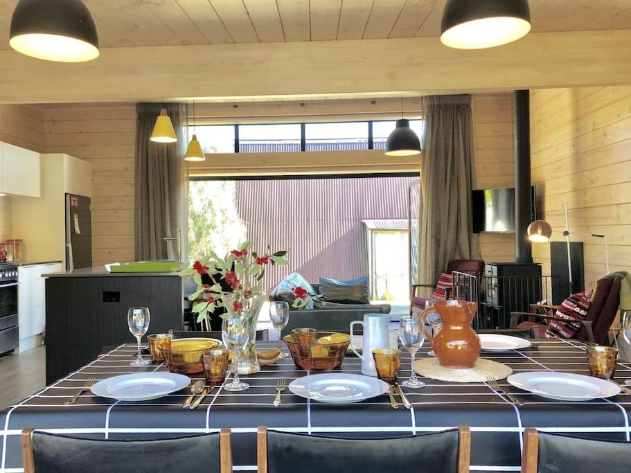 Modern Kowhai Cottage Wanaka Bagian luar foto