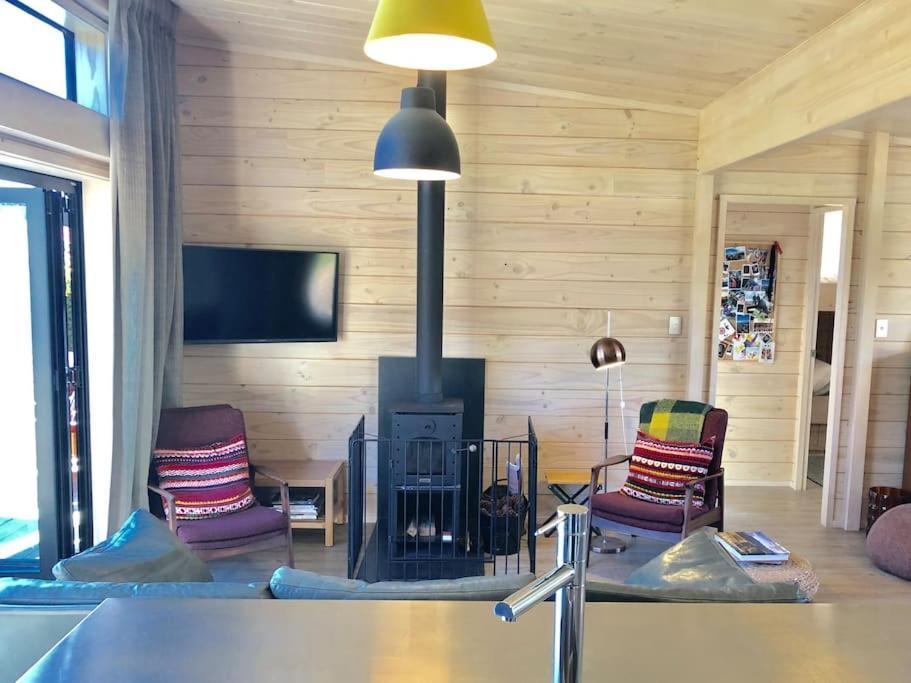 Modern Kowhai Cottage Wanaka Bagian luar foto